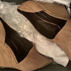 NEW in Box, Size 11 Elizabeth & James Neiman Marcus wedge d’orsay shoe.